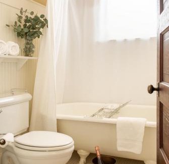Three Forks Hotel | The Sacajawea Hotel