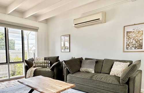 Bendigo House | The Sage Cottage - Explore Bendigo CBD on foot!