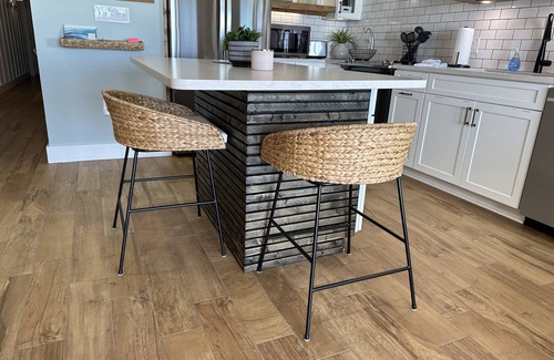 Crystal Beach Condo | "The Salty Shack” by 𝗙𝗶𝘃𝗲 𝗦𝗮𝗹𝘁𝘆 𝗦𝗼𝘂𝗹𝘀 Fully renovated 1st flr beachfront condo🐬