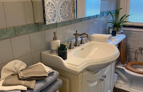 Flat Rock Bed & Breakfast | The Sanctuary On Huron River