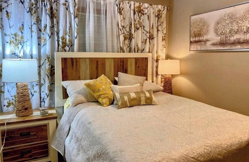 Flat Rock Bed & Breakfast | The Sanctuary On Huron River