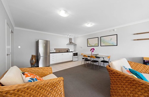 Papamoa Beach Cottage | The Sandcastle - Papamoa Holiday Apartment