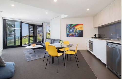 Newcastle Apartment | The Sandpiper A Newy Beachfront Beauty