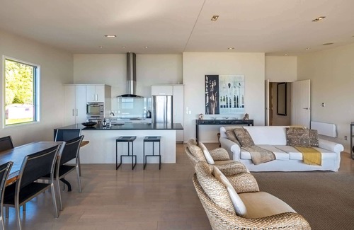 Onetangi Apartment | The Sands Penthouse 11 | Stay Waiheke