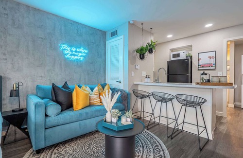 Allandale Apartment | The Sapphire | Creative Studio | Sleep 5 in Austin