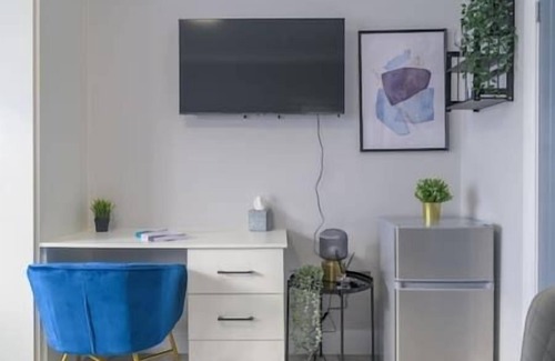 Kenton West House | The Sapphire Room