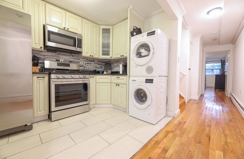Crown Heights House | The Schenectady House - Unit 1 Standard Small Room Shared Bath & Common Areas