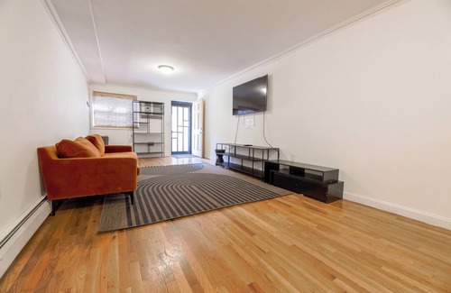 Crown Heights House | The Schenectady House - Unit 1 Standard Small Room Shared Bath & Common Areas