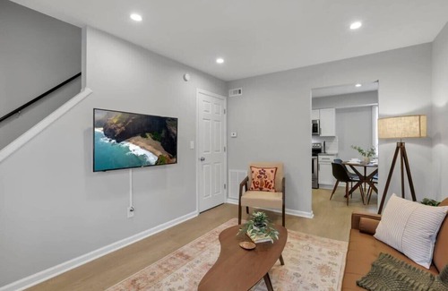 Downtown Columbus Apartment | The Schumacher Place - NEW 2 BR