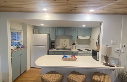 Old Orchard Beach Apartment | The Sea Breezy vacation house, unit #1, sleeps 8. 5 min walk to the beach!