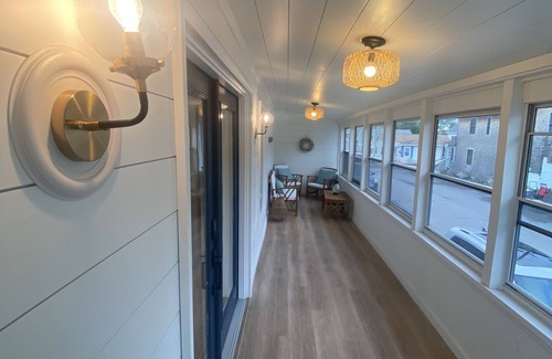 Old Orchard Beach Apartment | The Sea Breezy vacation house, unit #1, sleeps 8. 5 min walk to the beach!