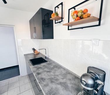 Constanta Apartment | The Sea Escape