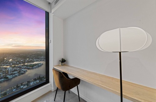 Surfers Paradise Apartment | The Seabreeze - Lv 67 King Bed 2BDR *Netflix/Pool*