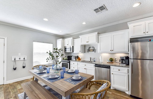 Matagorda House | THE SEAESTA SHACK-COLORADO RIVER-LIGHTED FISHING PIER-STARLINK WIFI-SLEEPS 9