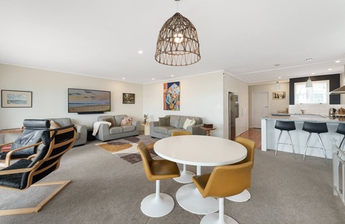 Mount Maunganui House | The Seafarer ~ Mount Maunganui - Beyonder Holiday Homes