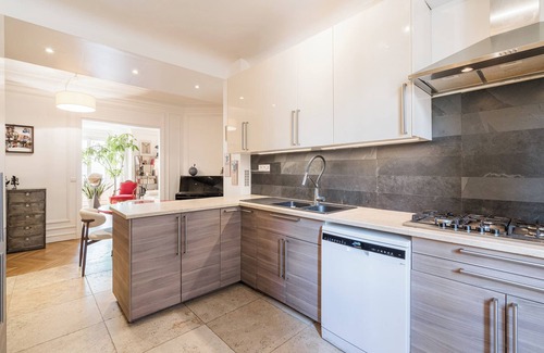 Quartier de la Plaine-de-Monceaux Apartment | The Seaferer, by Veeve