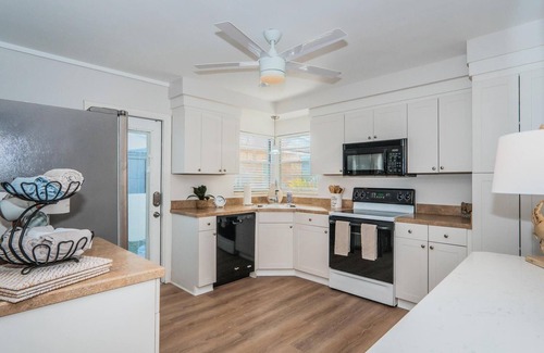 Redington Shores House | The Seagull beach cottage is steps to the beach.