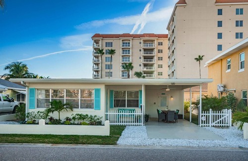 Redington Shores House | The Seagull beach cottage is steps to the beach.