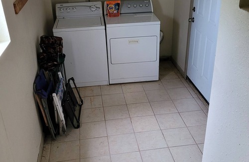 Rockport House | The SeaTickle Awaits, 10-15 min drive to Rockport Beach and Downtown Rockport!