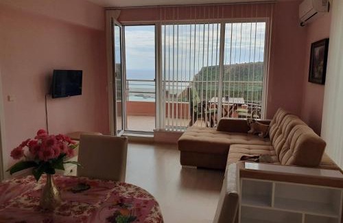 Kavarna Apartment | The Seaview jacuzzi Suite complex Karia