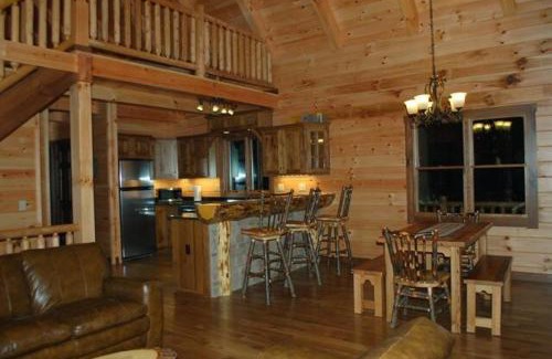 Warsaw Villa | The Secluded Woodbury Cabin, Pond and 42 acres