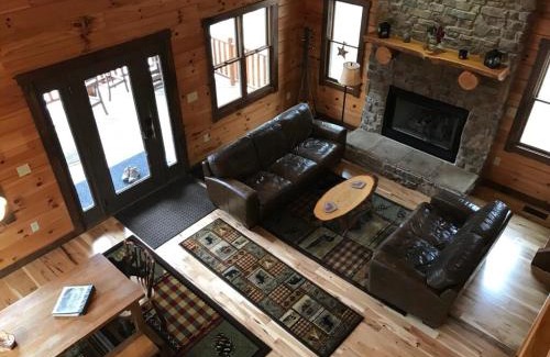 Warsaw Villa | The Secluded Woodbury Cabin, Pond and 42 acres