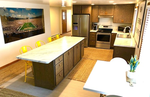 Ashwaubenon House | The Second Story- Unmatched Lambeau Views!
