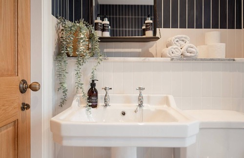 Kingussie Condo | The Seelies - Aparthotel - The Queen's Lodge - 2 Bedroom Apartment