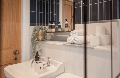 Kingussie Condo | The Seelies - Aparthotel - The Queen's Lodge - 2 Bedroom Apartment