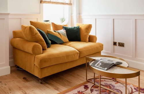 Kingussie Apartment | The Seelies - Aparthotel - The Monarch's Chambers - 2 Bedroom Apartment