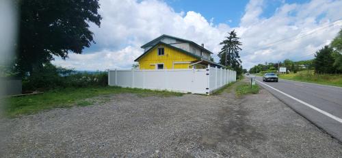 Burdett Apartment | The Seneca Sunset Suites