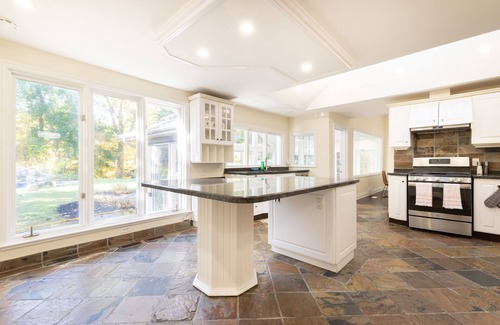 Clarkson-Lorne Park House | The Serenity Home Pool/Yoga/Game Room by the Lake