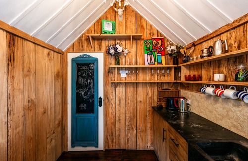 Oneroa Cottage | The Settlers Hut
