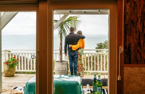 Oneroa Cottage | The Settlers Hut