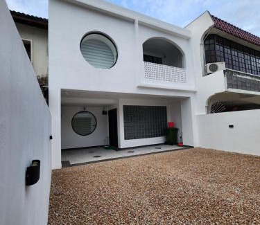 Taman Johor Jaya House | The Seven Room