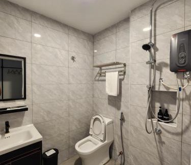 Taman Johor Jaya House | The Seven Room