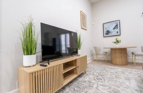 San Angelo House | The shamrock stay