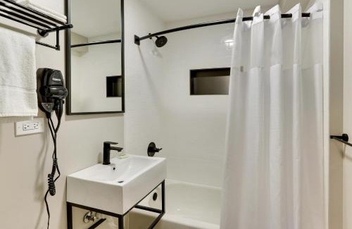 Cicero Hotel | The Shamrock