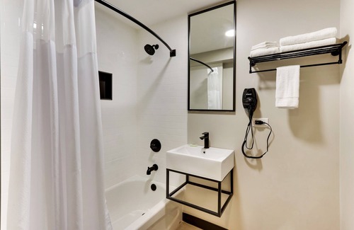 Cicero Hotel | The Shamrock