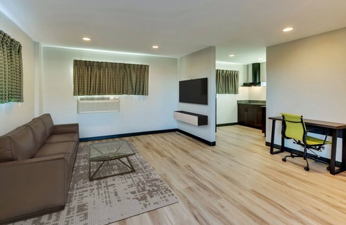 Cicero Hotel | The Shamrock