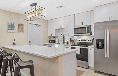 Cocoa Beach Apartment | The Shark Tank: TownCenter, Walk to Ocean, Bars, Shops & Downtown Cocoa Beach