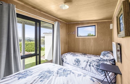 Raglan House | The Shed - Raglan Holiday Home