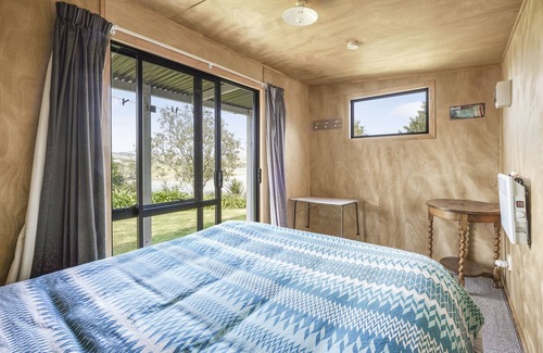 Raglan House | The Shed - Raglan Holiday Home