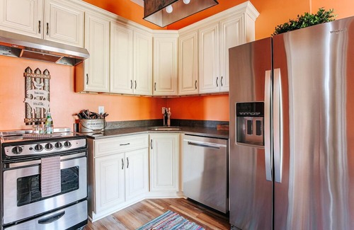 Staunton Apartment | The Shenandoah Suite