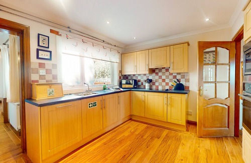 Aviemore House | The Shieling - large Aviemore hot tub lodge