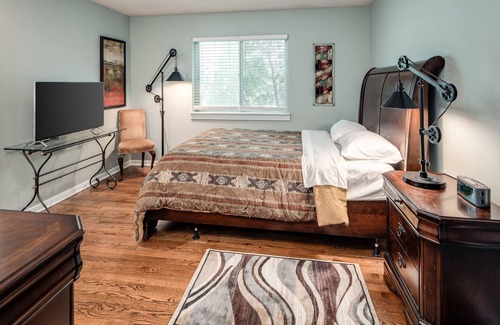 Olathe House | THE SHILOH HOUSE ( off I-35 and Santa Fe )