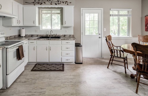 Olathe House | THE SHILOH HOUSE ( off I-35 and Santa Fe )