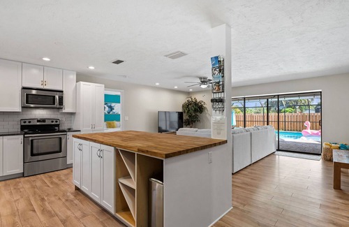 Gulf Gate Estates House | The Shiny Diamond in Sarasota. 10 minutes to SIESTA BEACH