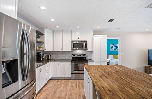 Gulf Gate Estates House | The Shiny Diamond in Sarasota. 10 minutes to SIESTA BEACH