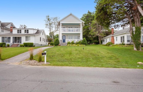 Annapolis House | The Ship's Bridge